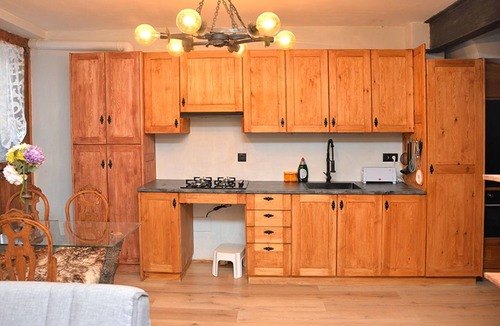 La Pobla de Lillet Apartment | Angepasste rustikale Wohnung für 4 Personen Pobla de Lillet by Interhome