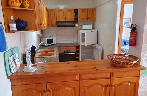 Cap Roig Apartment | APART. SLEEPS 6 -SUPER FAST FREE WIFI - 200mts from Golden Beach. HUTTE-002428