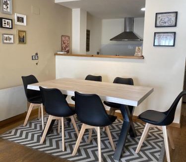 Sort Apartment | Apartament Neret I