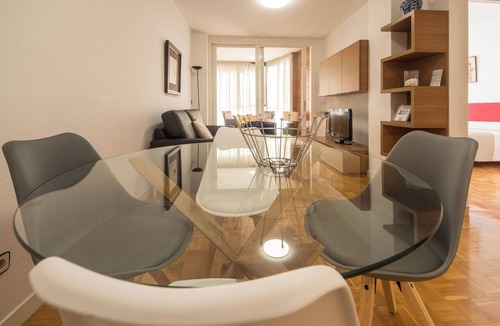 Ermitagana Apartment | Apartamento a 2 Minutos Caminando de la Clínica Universitaria