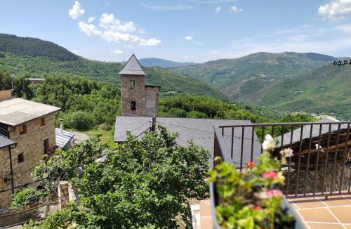 La Torre de Cabdella Ski Chalet | Apartamento con vistas en el corazón del Pirineo