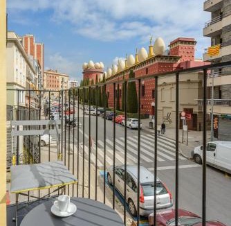 Figueres Apartment | Apartamentos enfrente del Museo Dalí - Serena Stays
