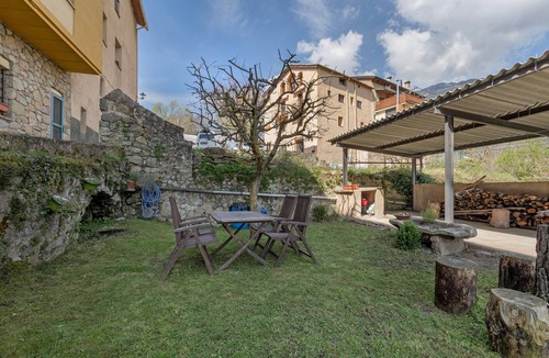 Sant Llorenc de Morunys Apartment | Apartment 'Vall' with Mountain View, Shared Garden and Wi-Fi