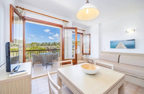 Cala Figuera Apartment | Apartment 'Apto Vistas Al Mar' with Sea View, Wi-Fi and Air Conditioning