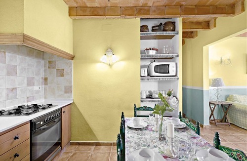 San Martin Sarroca Apartment | Apartment 'Cal Tuyà De Baix' with Shared Pool, Shared Terrace and Shared Garden