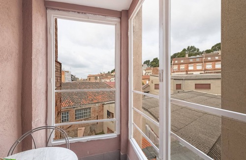 Passeig i Rodalia Apartment | Apartment 'Cozy Centre Manresa' with Private Terrace, Wi-Fi and Air Conditioning