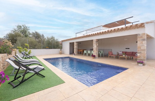 Vall d'Alba Apartment | Apartment 'El Secret De Marco' with Mountain View, Wi-Fi and Air Conditioning