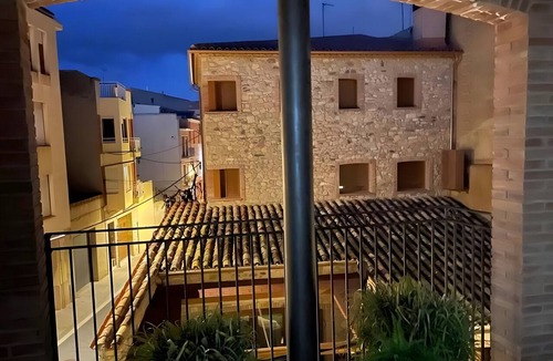 L'Espluga de Francoli Apartment | Apartment 'Rural Ca La Roser' with Private Terrace, Wi-Fi and Air Conditioning