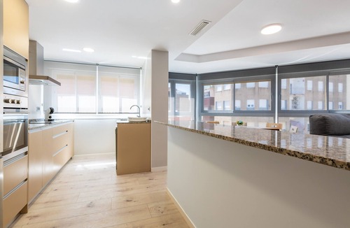 Benicarlo Apartment | Apartment 'Golden Sky 2ª' with Shared Terrace, Wi-Fi and Air Conditioning