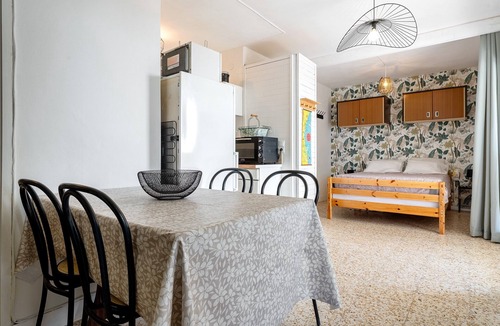 Creixell Apartment | Apartment 'Montsant' with Sea Views, Private Terrace and Air Conditioning