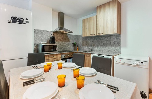 Arinsal Apartment | Arinsal: 6 Pers Apartment, 2 Bedrooms, Parking Included