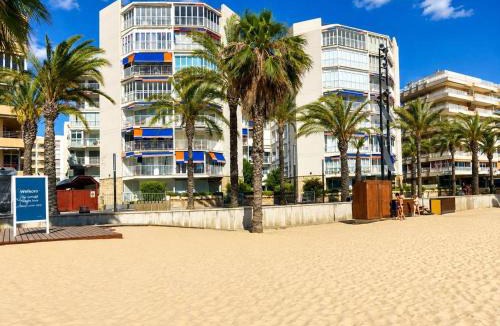 Salou City Centre Apartment | Beachfront Salou apartment with sea view