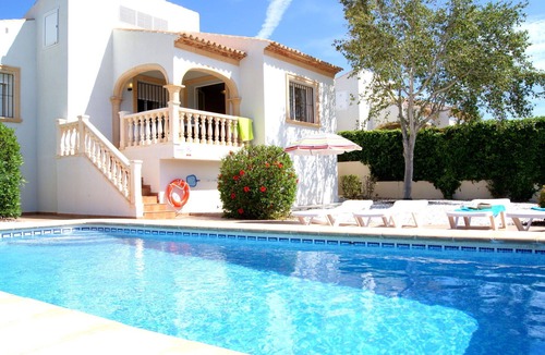 Costa Nova House | Beautiful apartment in villa for 4 people with A/C, WIFI, private pool, TV and terrace