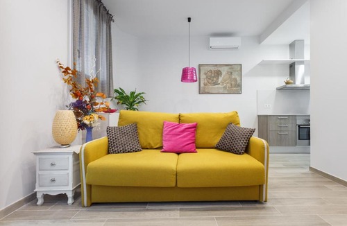 Collblanc y La Torrassa Apartment | Beautiful Apartment 20 minutes from city center