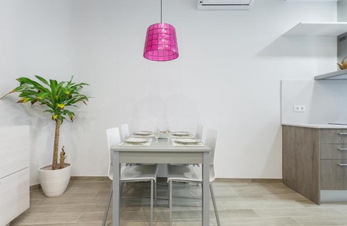 Collblanc y La Torrassa Apartment | Beautiful Apartment 20 minutes from city center