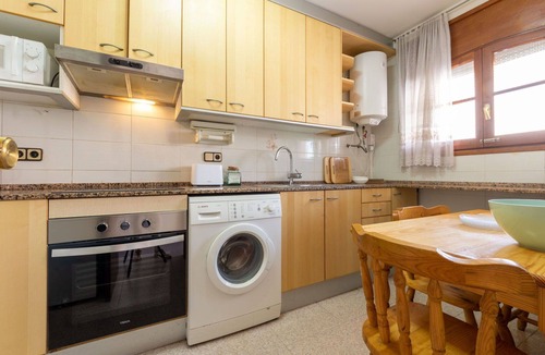 Torredembarra House | Beautiful villa for 7 guests with WIFI, pool, TV and patio