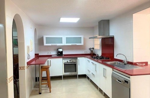 La Zenia Villa | Bright Villa 20mtrs from the sea