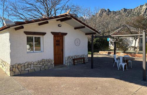 La Cabrera House | Cabañas Rústicas dentro de la Finca El Castillo
