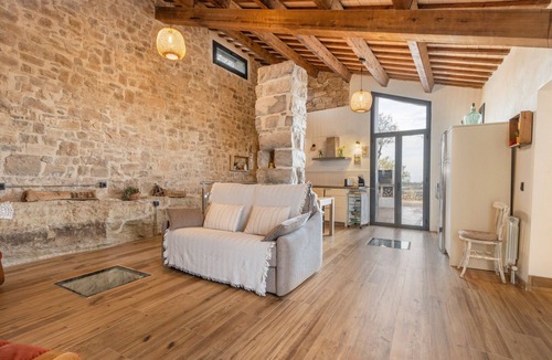 Montoliu de Segarra House | Cantó El Sech: Tourist Home H.U.T with Pool and Private Enclosed Grounds
