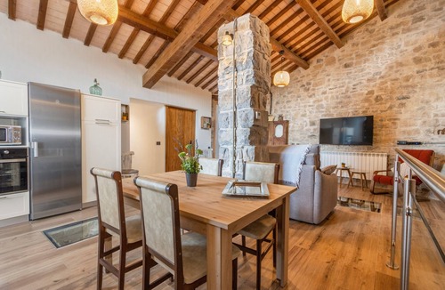 Montoliu de Segarra House | Cantó El Sech: Tourist Home H.U.T with Pool and Private Enclosed Grounds