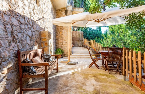 Benicassim House | Casa en las Montañas de Benicassim — Mountain Forest Retreat with Private Terrace and Wi-Fi