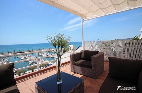 Sitges Ski Chalet | Casa Jetty with sea views, A/C by marina and beach