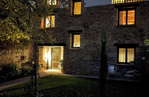 Santa Engracia del Jubera House | Casa La Sendera Rural Accommodation with fireplace and garden with barbecue.