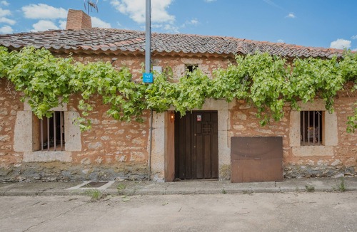 Ayllon House | Casa La Romana – Mountain Retreat with Private Terrace and Garden Views
