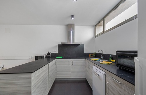 Tornos House | Casa Laberinto country house with private terrace, garden, and Wi-Fi