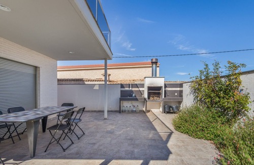 Tornos House | Casa Laberinto country house with private terrace, garden, and Wi-Fi