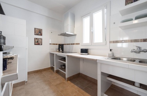 Aldover Apartment | Casa Lindo – Bright Apartment with Large Terrace Next to the Vía Verde