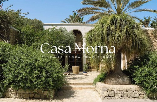 Santa Eulalia del Rio Cottage | Casa Morna, cozy. A calm, natural rhythm amid gardens, a pool, and sunshine.