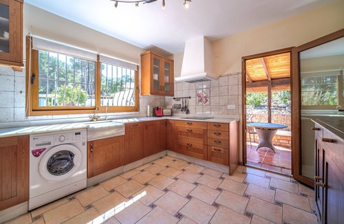 Javea House | Casa Romántica Jávea: Holiday Home with Mountain Views, Wi-Fi & Air Conditioning