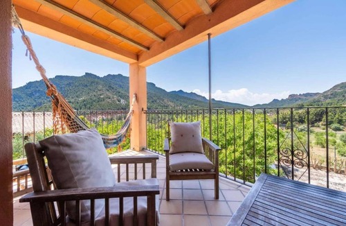 Prat de Comte House | Casa rural en Terra Alta con vistas al Tossal d'Engrilló, cerca de la Vía Verde, espacios exteriores, doble barbacoa, ideal para familias, grupos y mascotas