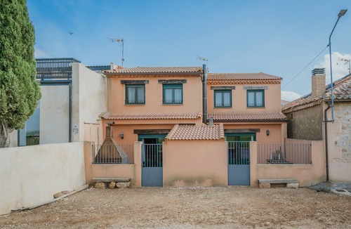 Ayllon House | Casa Rural Las Eras II B in Sierra de Ayllón – Terrace, Barbecue & Mountain Views