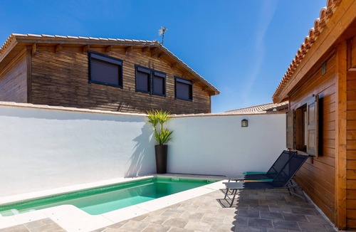Cobisa House | Casa Rural 'La Dehesilla' in Toledo – Cozy Retreat for 4 with Private Plot
