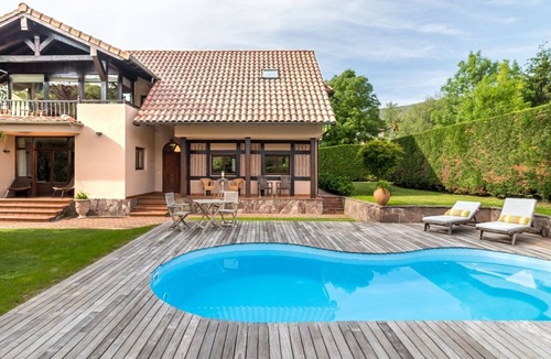 Esles House | Casa Velasco in Esles: Private Pool, Garden, and Prime Location in Cantabria