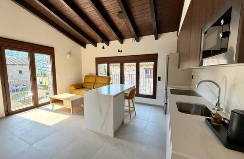 Gerbe House | Casas Pirineo Aínsa: Pool & Garden