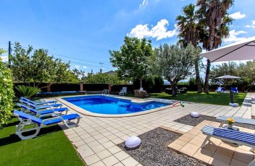 Can Vinyals Villa | Catalunya Casas Pool, garden and games room near Barcelona!