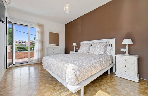 Comarruga House | Chalet '50 M to the Beach' with Private Terrace, Wi-Fi and Air Conditioning