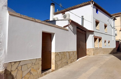 Mainar House | Chalet 'Casa Rural La Abuela' with Mountain Views, Wi-Fi and Air Conditioning