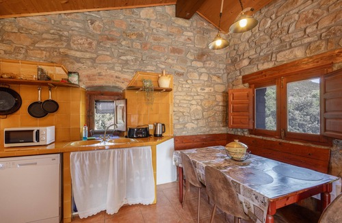 La Molsosa House | Chalet 'Masia La Clariana' with Mountain Views, Private Pool and Wi-Fi
