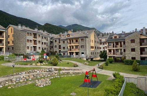 Villanua Apartment | Charming 2-bedroom apartment in Villanúa near ski slopes
