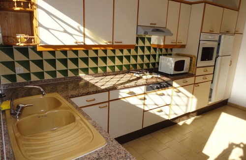 Torredembarra Villa | Charming 3-Bedroom House with Garden & BBQ, 200m from Marina in Torredembarra