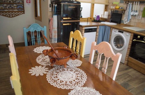 Alhama de Aragon House | CHARMING HOUSE, IDEAL FOR FAMILIES AND GROUPS, WITH 3 BEDROOMS AND 3 BATHROOMS,