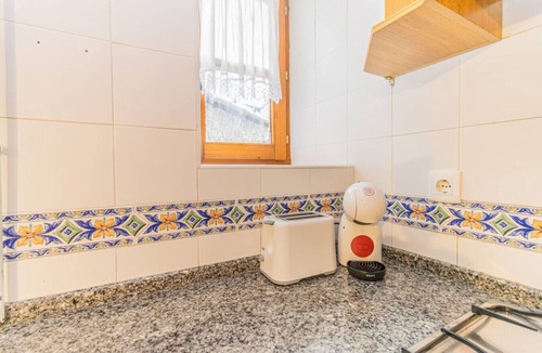 Linsoles Apartment | Charming Pyrenean Flat with Terrace, Views & Pool