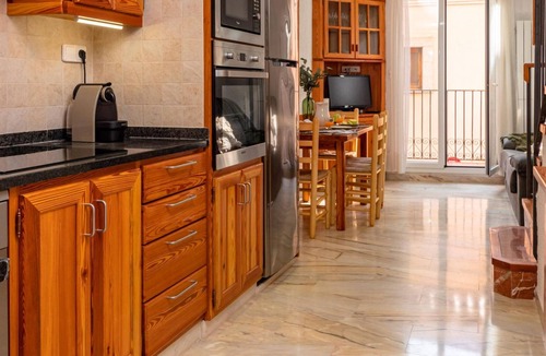 Palamos House | Charming Village House with Terrace, Near Beach, WiFi, Garage & Fully Equipped Kitchen