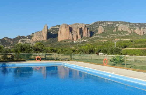 Murillo de Gallego House | Chill-out nature bungalow overlooking the Riglos mountains.