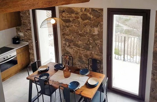 El Lloar House | Clifftop village house near Tarragona
