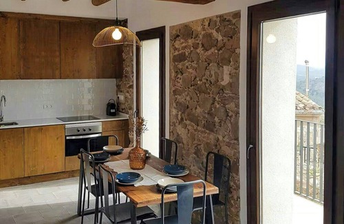 El Lloar House | Clifftop village house near Tarragona